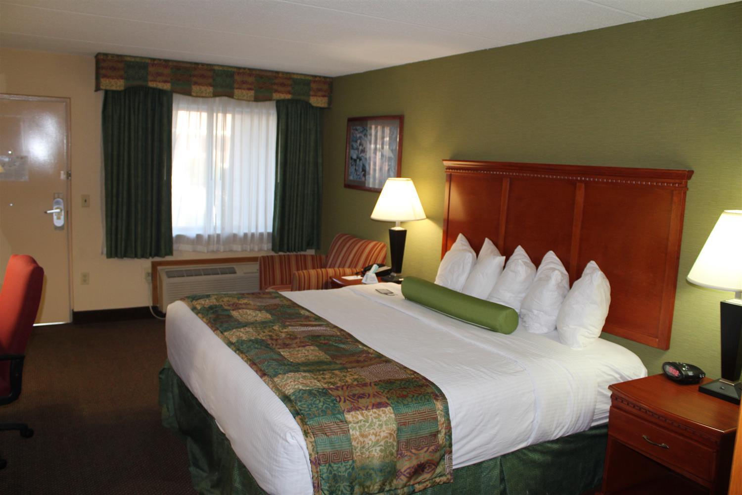 Best Western Shelbyville Inn And Suites Celebration Inn Room photo