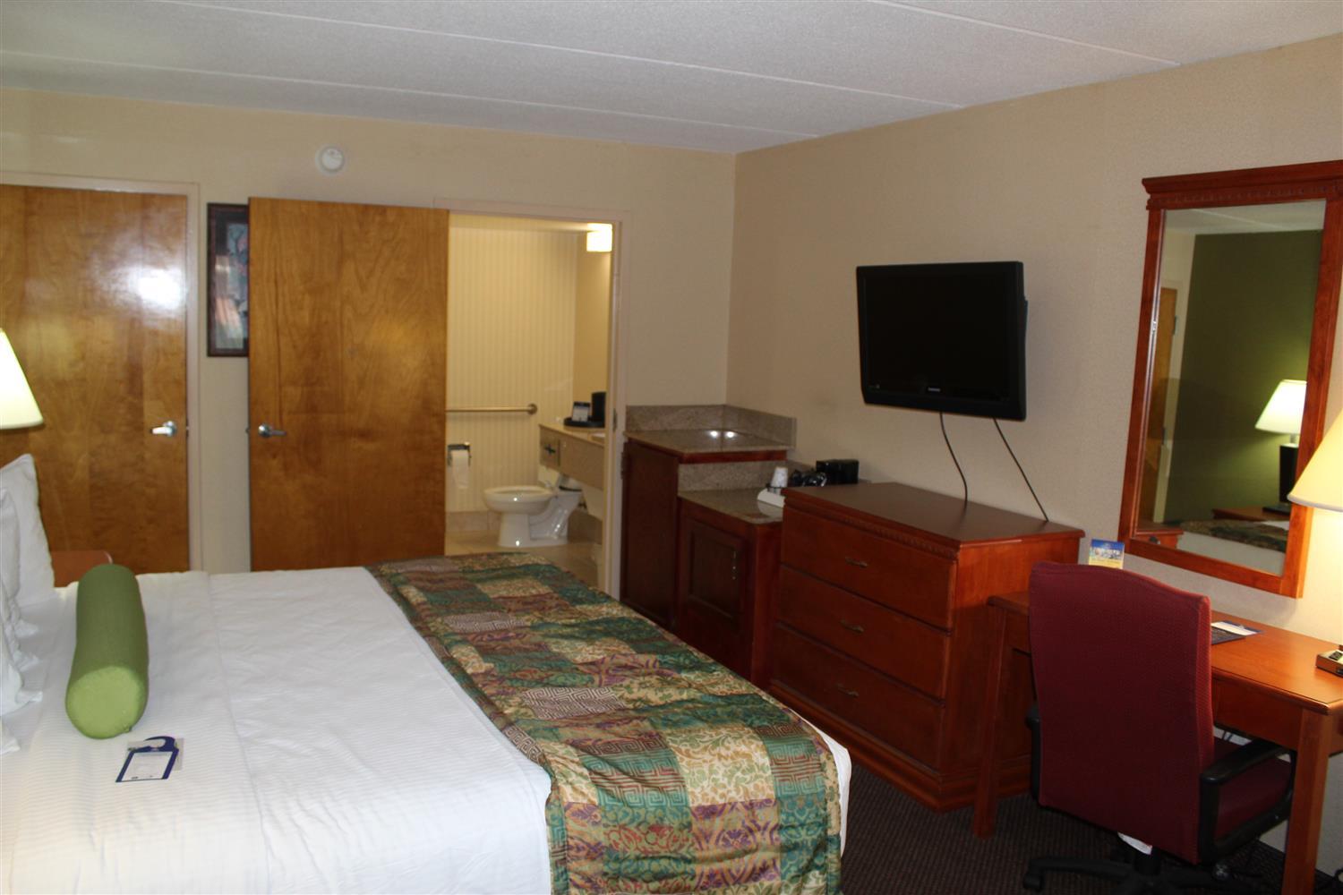 Best Western Shelbyville Inn And Suites Celebration Inn Room photo