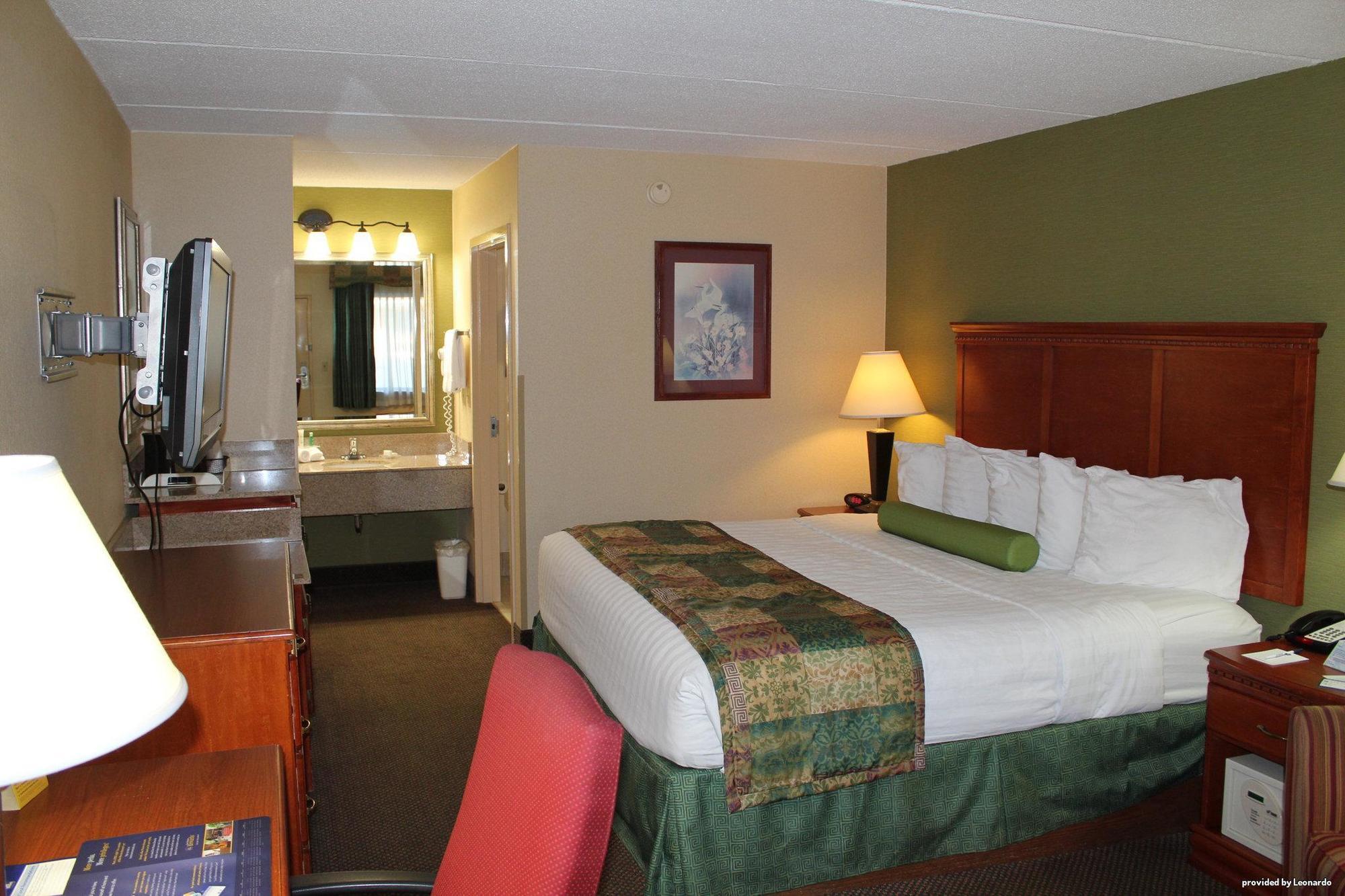 Best Western Shelbyville Inn And Suites Celebration Inn Room photo