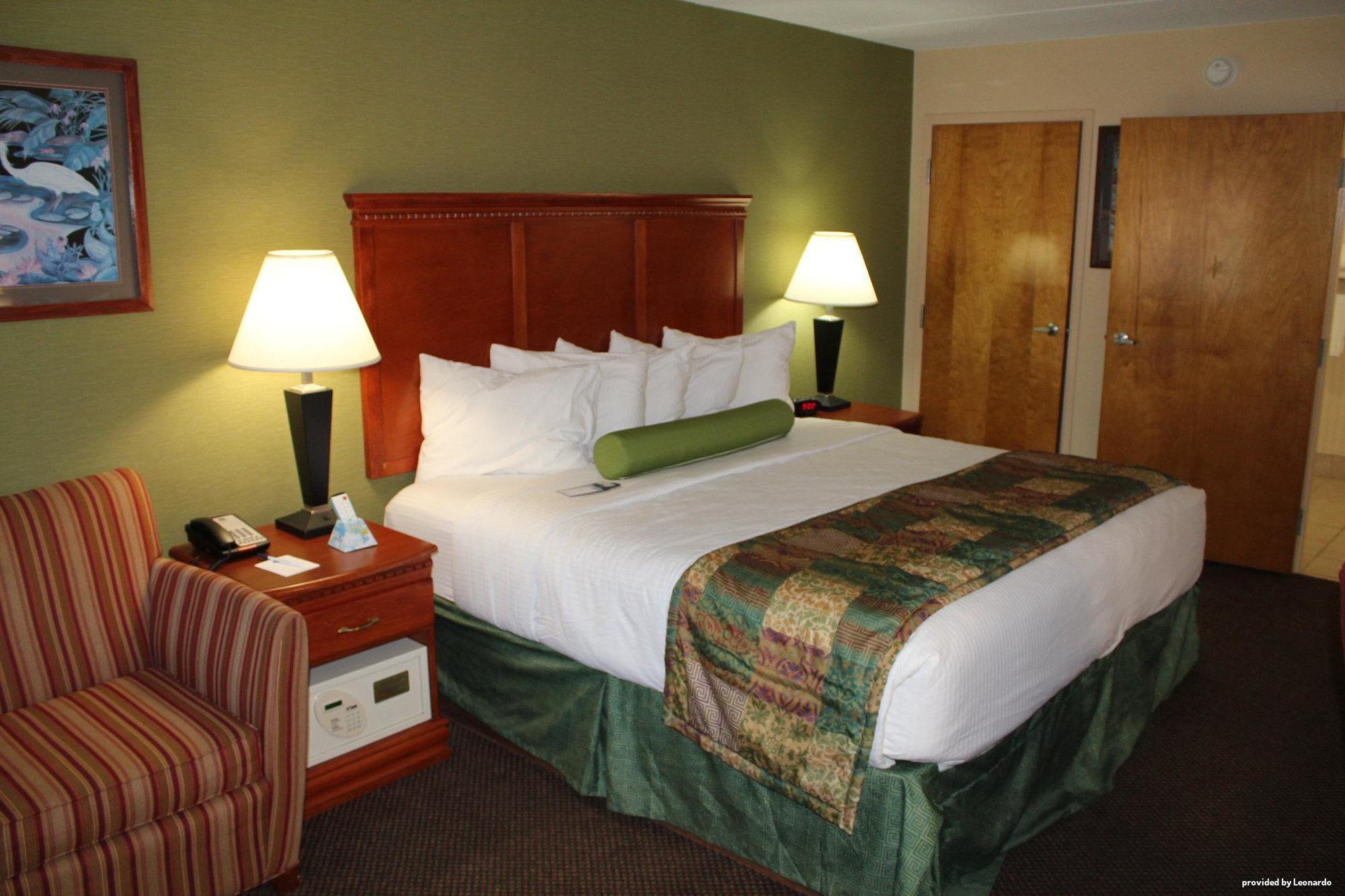 Best Western Shelbyville Inn And Suites Celebration Inn Room photo