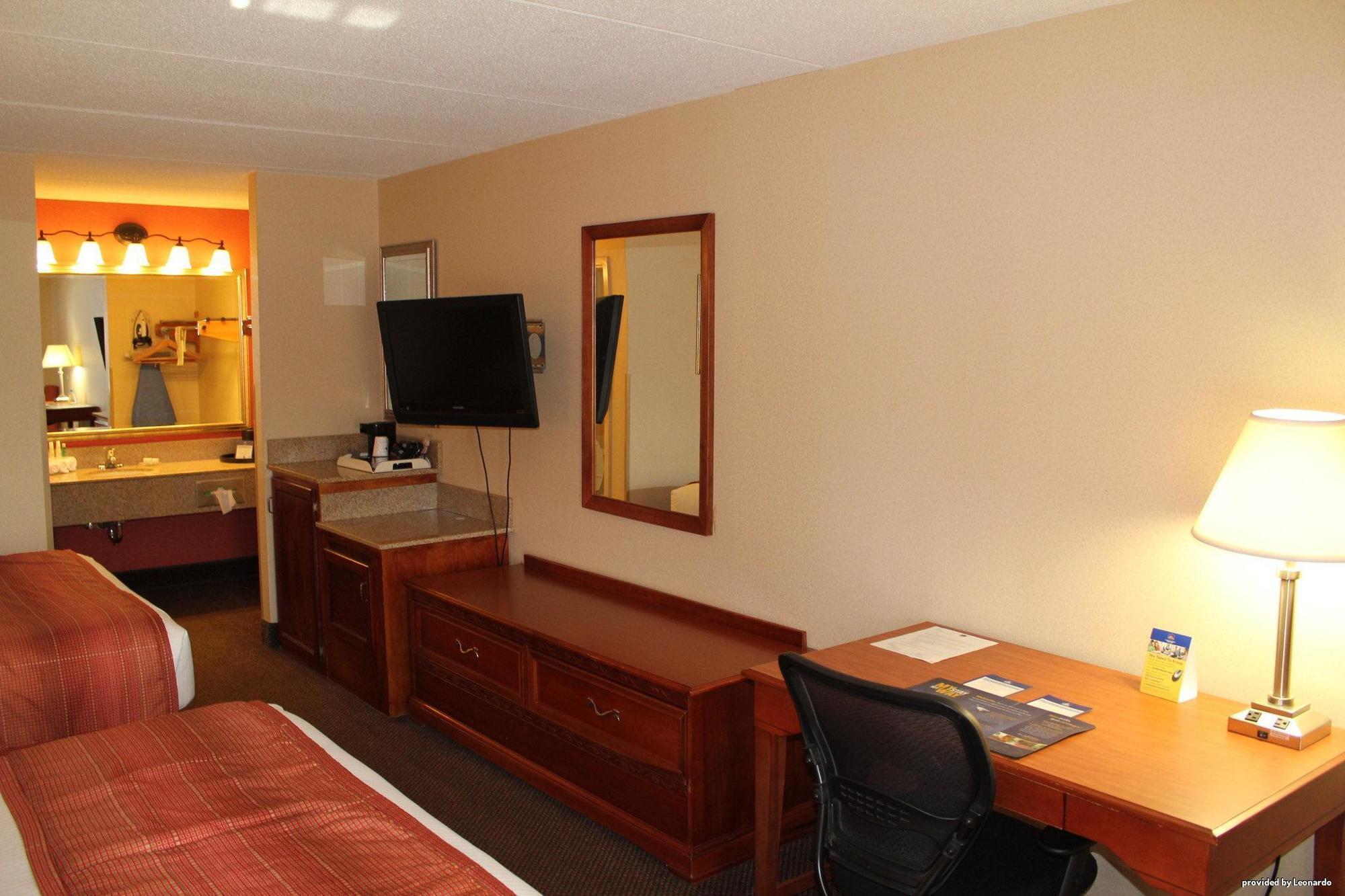 Best Western Shelbyville Inn And Suites Celebration Inn Room photo